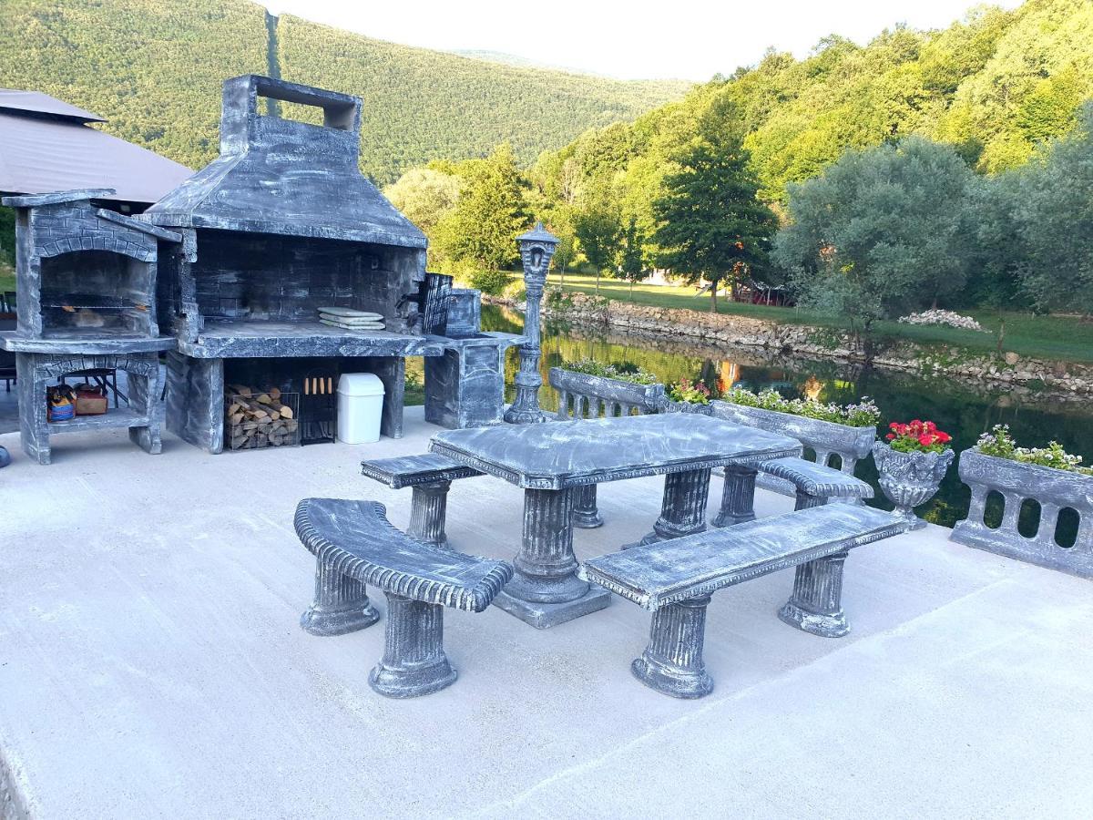 Saraj Guest House Kulen Vakuf Exterior photo